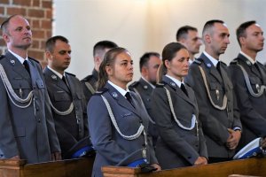 Policjanci w kościele.