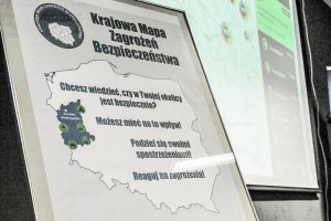 Pansza promująca aplikacje Krajowa Mapa zagrożeń bezpieczeństwa.