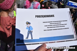 Pisemne podziękowania dla policjantów od dzieci