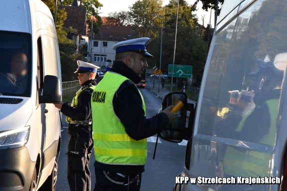 Kilkuset sprawdzonych kierowców we wtorkowy poranek. Wszyscy byli trzeźwi