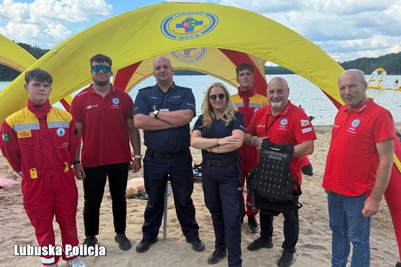 Bezpieczny wypoczynek nad wodą - policjanci przypominają o zasadach