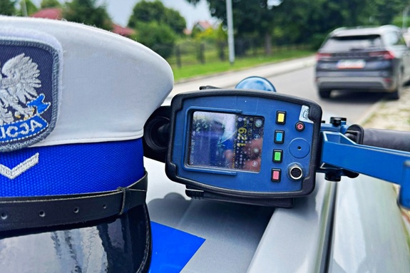 Jechał 129 km/h w obszarze zabudowanym. Policjanci zatrzymali prawo jazdy młodemu kierowcy
