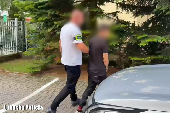 19-latek doprowadzony do sądu w trybie przyśpieszonym. Za złamanie zakazów kierowania trafi na rok do zakładu karnego