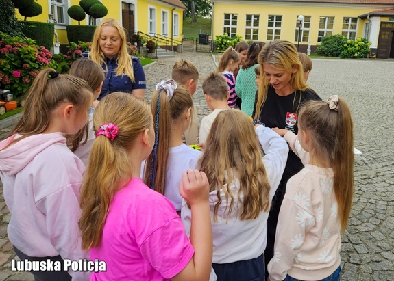 WIDOCZNI = BEZPIECZNI. Odblaski dla uczniów na rozpoczęcie roku szkolnego