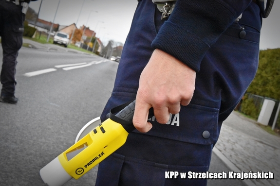 Policjanci zatrzymali kierującego hulajnogą elektryczną. Miał dwa promile alkoholu w organizmie