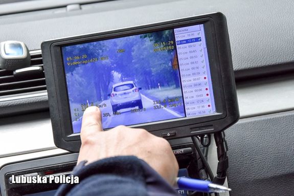 Wysoka prędkość, wysokie ryzyko - policjanci stanowczo wobec drogowych piratów