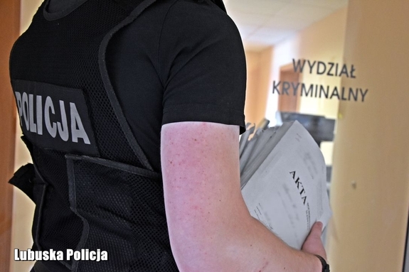 Policjanci rozbili szajkę odpowiedzialną za kradzieże sklepowe. Trzy osoby usłyszały zarzuty