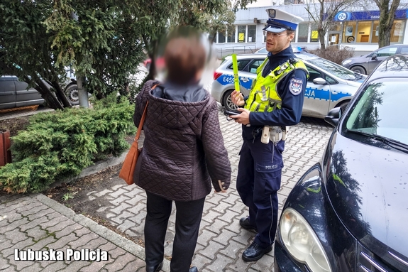 Bezpieczny pieszy w przedświątecznym pośpiechu - policjanci apelują o czujność i rozsądek