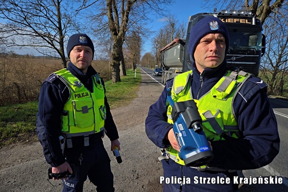 POLICJANCI ZADBAJĄ O BEZPIECZNĄ WIELKANOC NA DROGACH